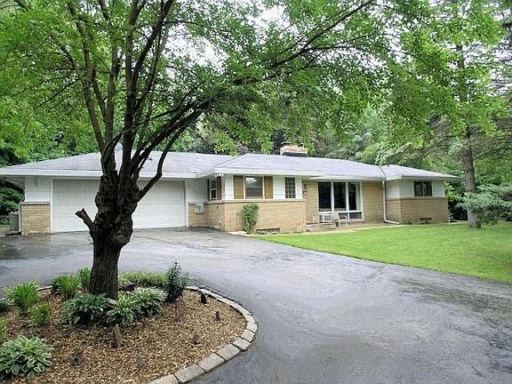 2nd image of 8231 W Holmes Ave