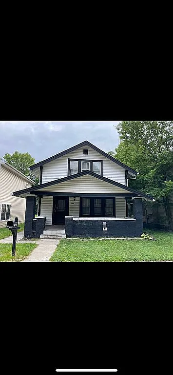 1025 W 30th St photo 1