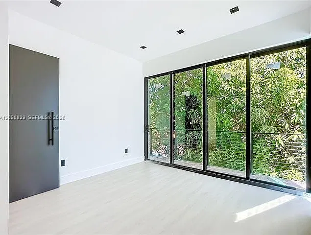 3069 SW 27th TER — Photo 4