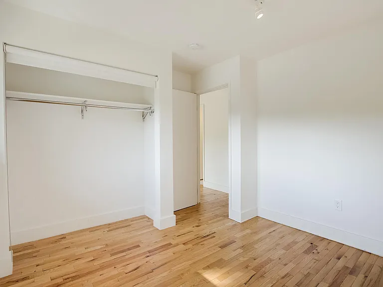 5525 Media Dr #8 — Photo 11