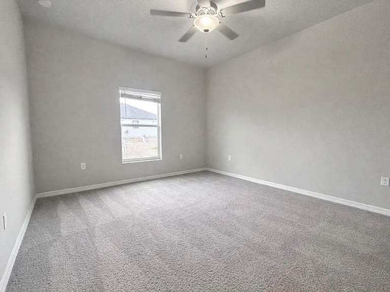 1843 NW 20th Pl — Photo 5