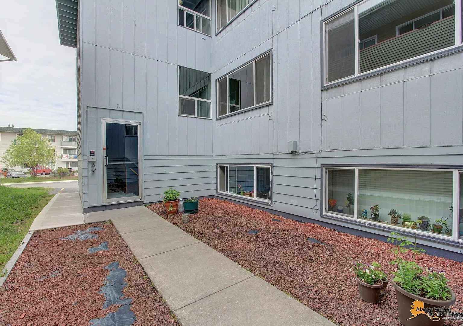 Eureka Apartments — Photo 4