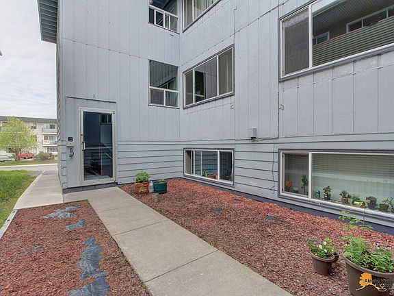4th image of 3401 Eureka St #6A