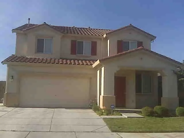 1543 La Sierra St photo 1