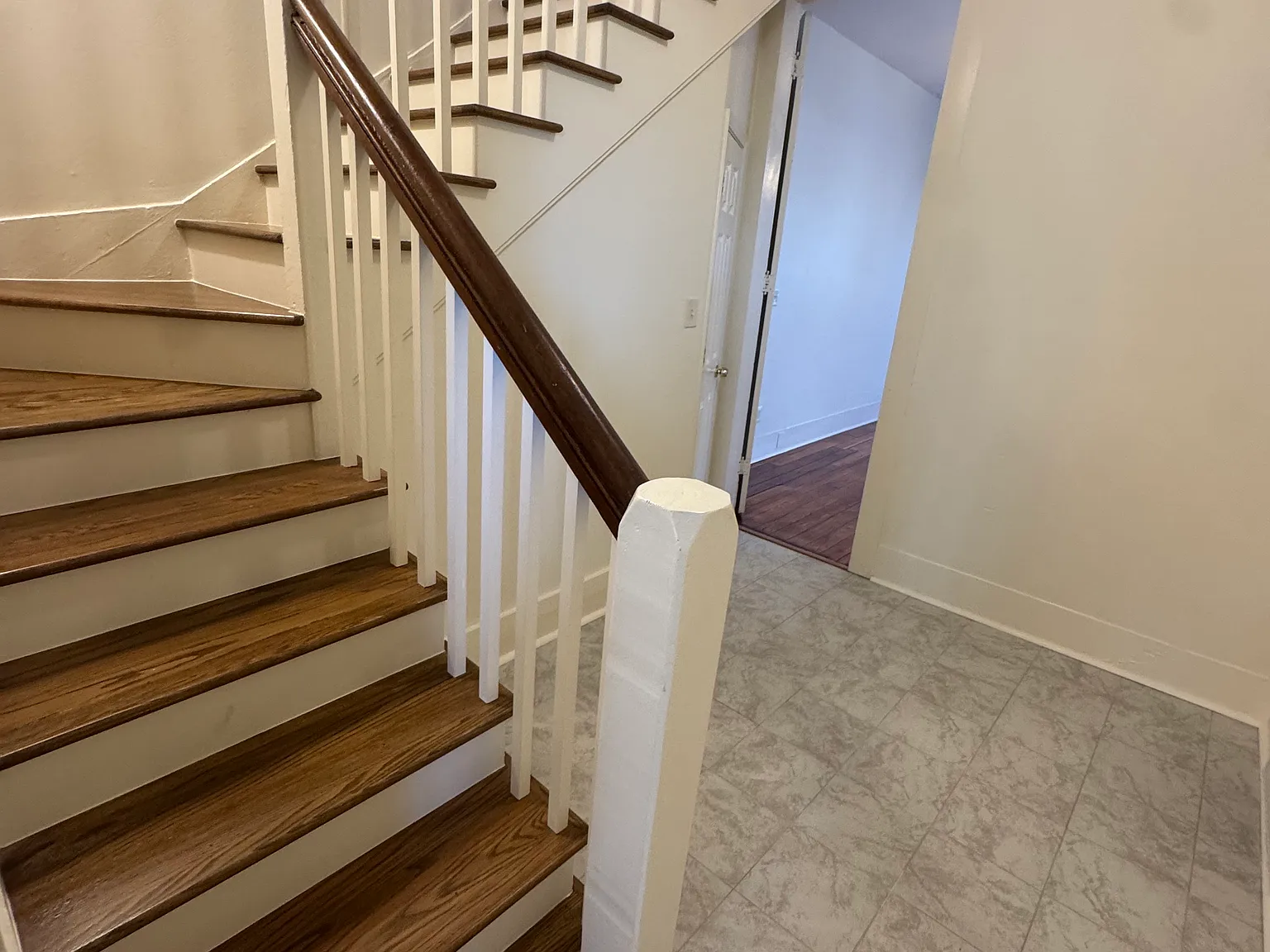 3 bed, 1.5 bath, 1700 sqft, $2,975 — Photo 3