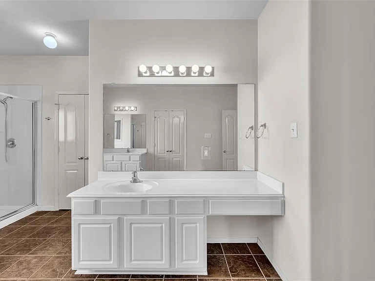 2614 Shady Acres Ct — Photo 30