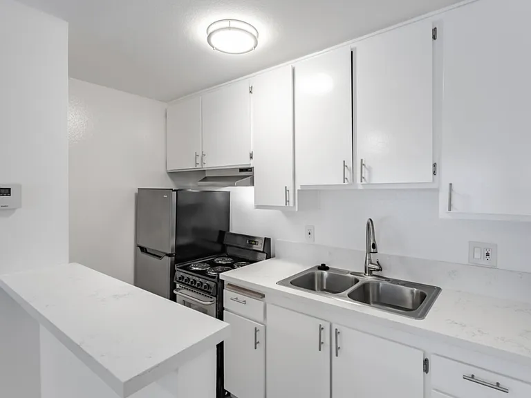 2220 S Beverly Glen Blvd — Photo 21