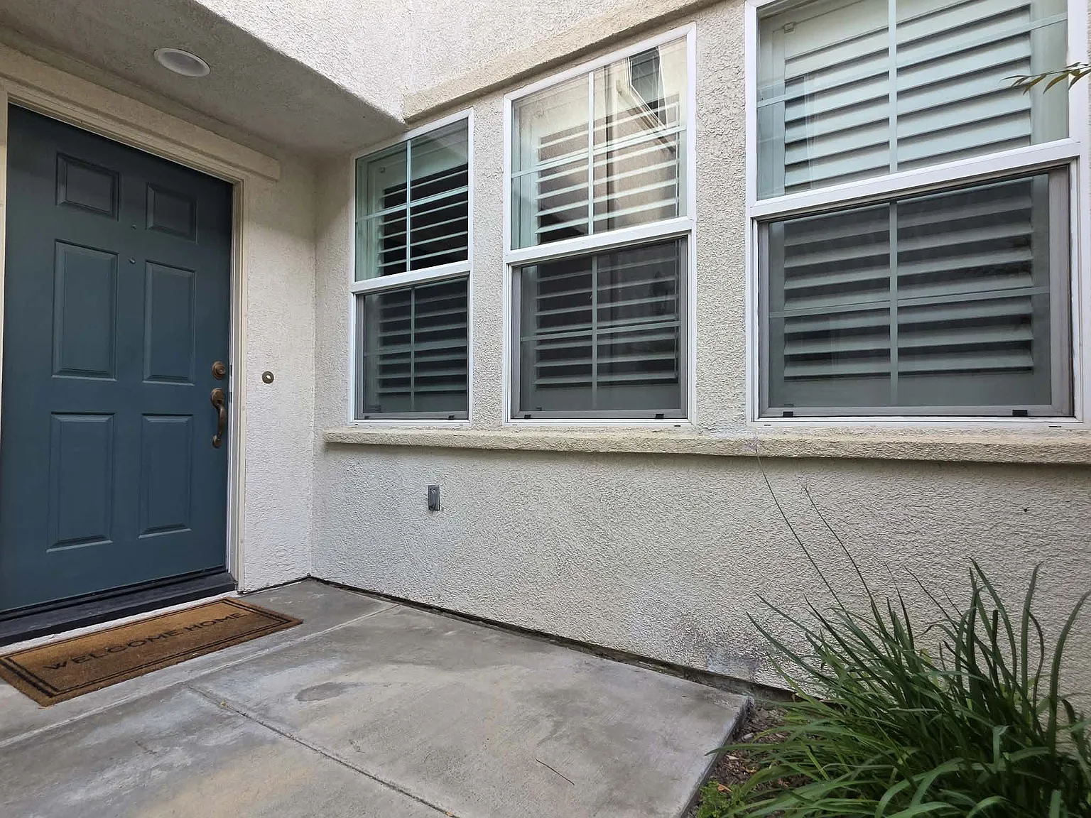 3 bed, 2.5 bath, 1700 sqft, $3,300 — Photo 2