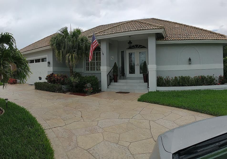 1st image of 940 Dolphin Ct