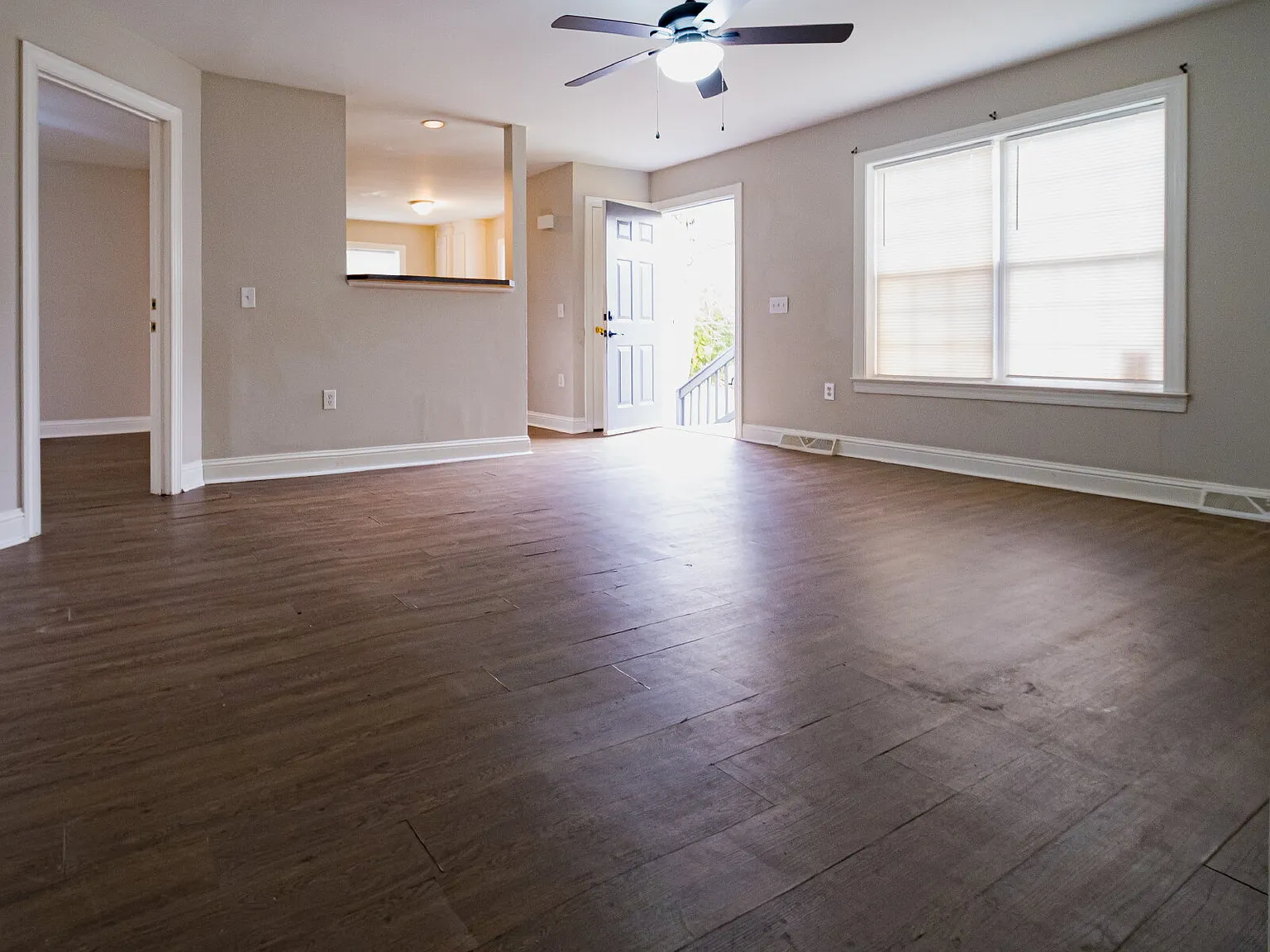 3 bed, 2.0 bath, 960 sqft, $1,795 — Photo 3
