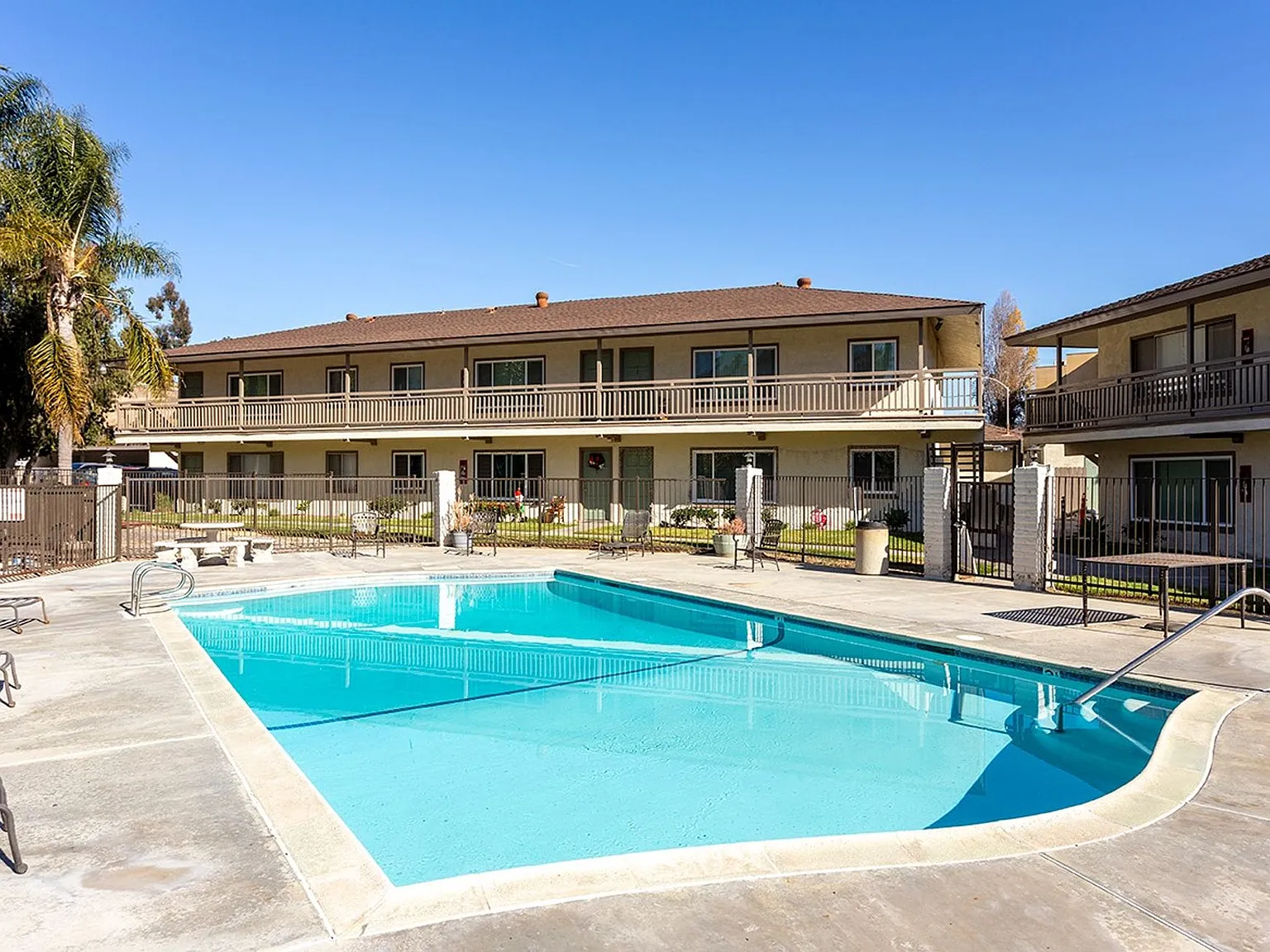 Stoneybrook Apartments — Photo 1