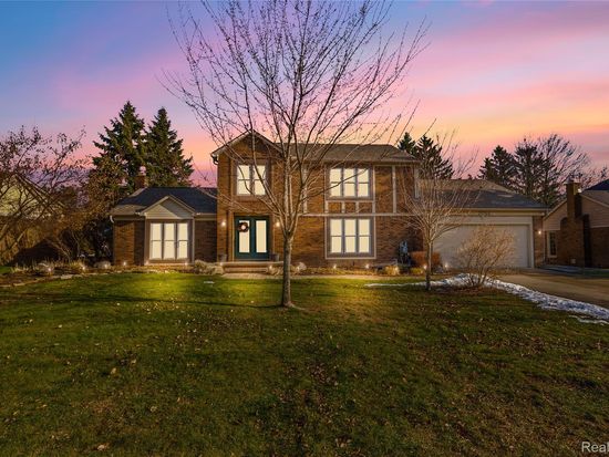 21744 Glenwild Dr, Northville, MI 48167
