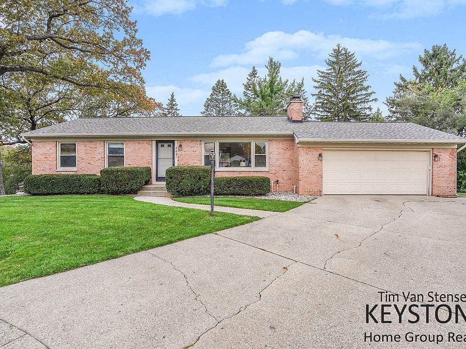 1st image of 2621 Algonquin Ct NE