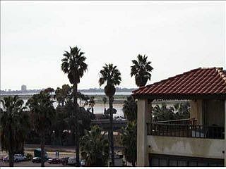 2nd image of 2540 Clairemont Dr Unit 304