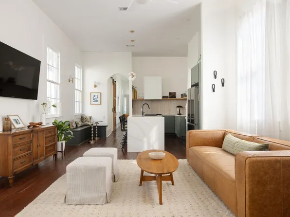 2833 Carondelet St, New Orleans, LA 70115