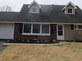 32 Cable Rd, Levittown, PA 19057