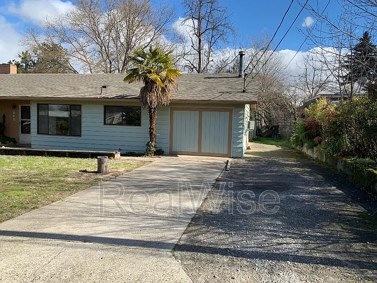 860 Glendale Ave — Photo 20