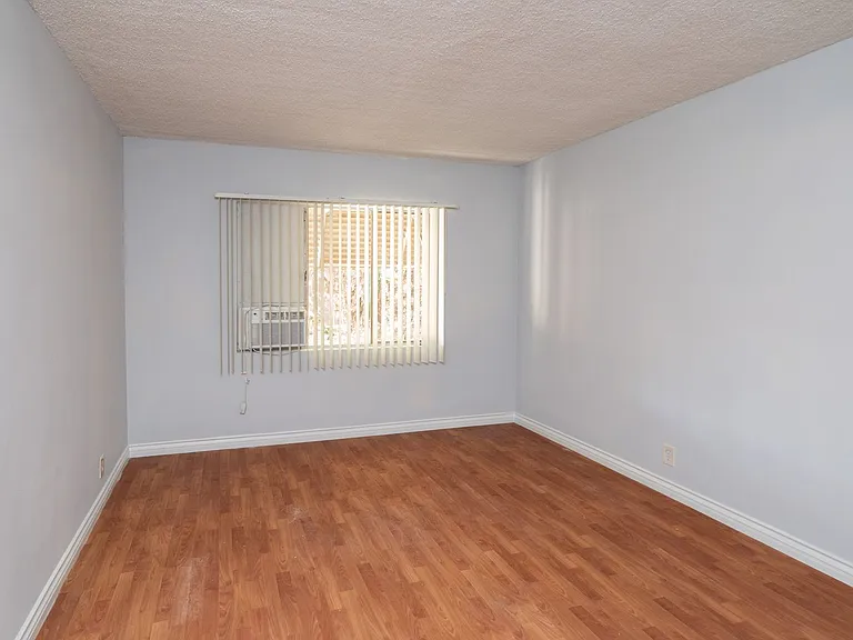 1721 Oxley St — Photo 13