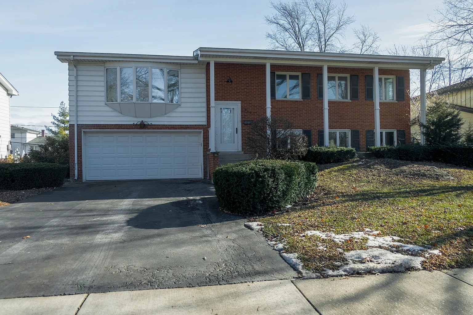 447 N Country Club Dr photo 1