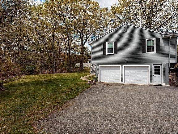 4th image of 10 Brentwood Dr