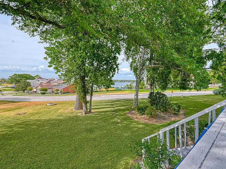 131 Cove Cir — Photo 42