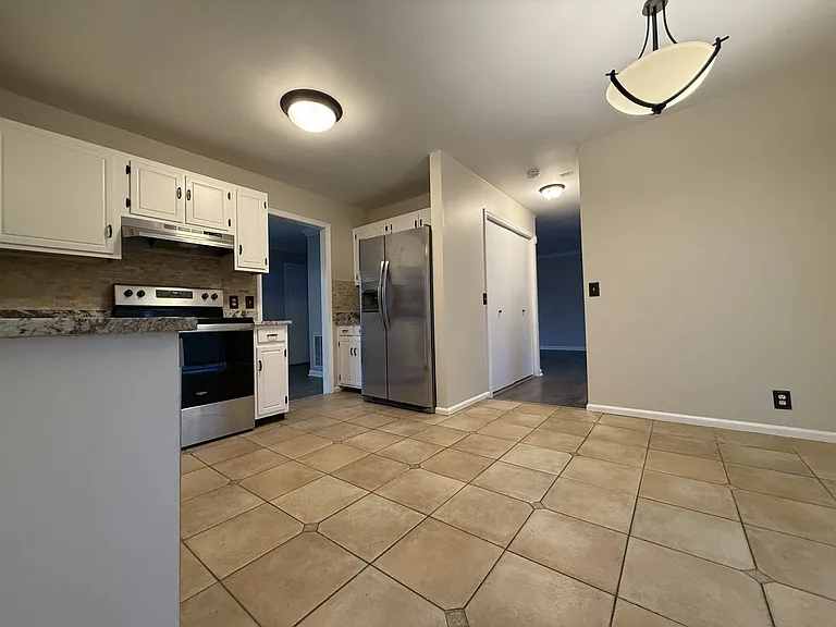 5801 Labrador Ln — Photo 10