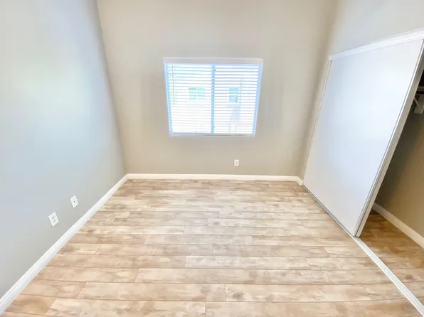 2153 Jade Creek St Unit 207, Las Vegas, NV 89117