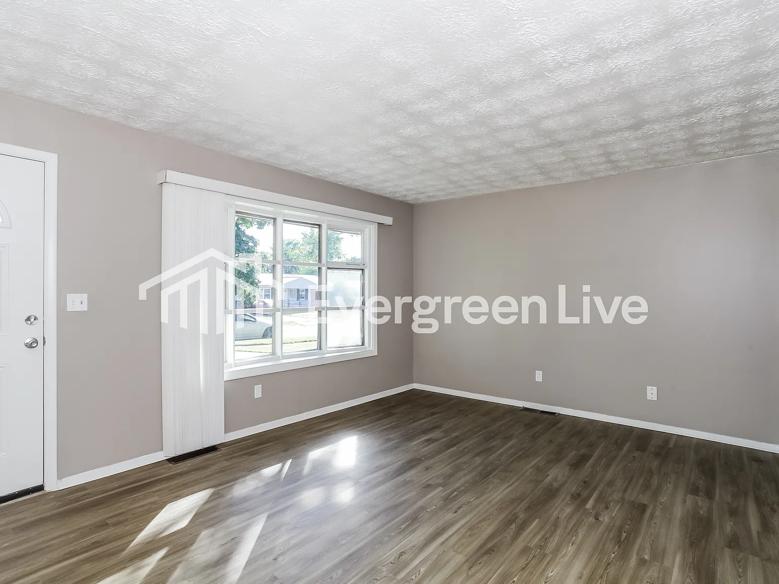 3 bed, 1.0 bath, 1275 sqft, $1,445 — Photo 4