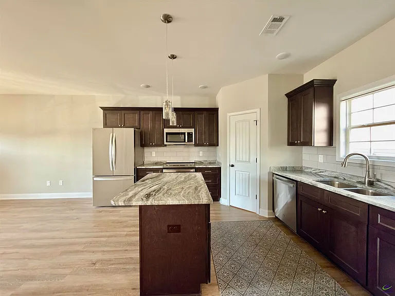 212 Beau Claire Cir — Photo 26