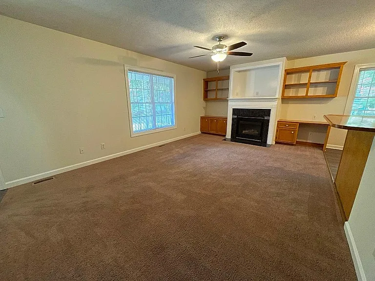 605 Avery St — Photo 3