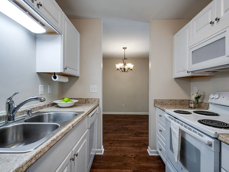 Fully appointed white kitchen!