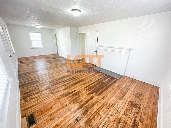 4th image of 10 Lowndes Ave