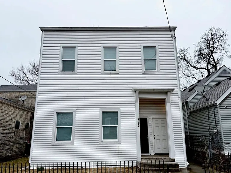1917 W Madison St #1E — Photo 1