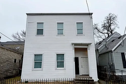 1917 W Madison St Photo 1