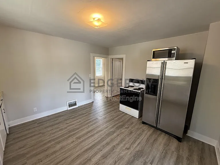 38 W Washington Ave — Photo 3