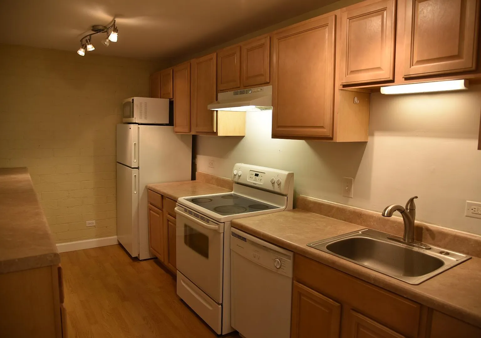 1800 Jefferson Park Ave — Photo 3