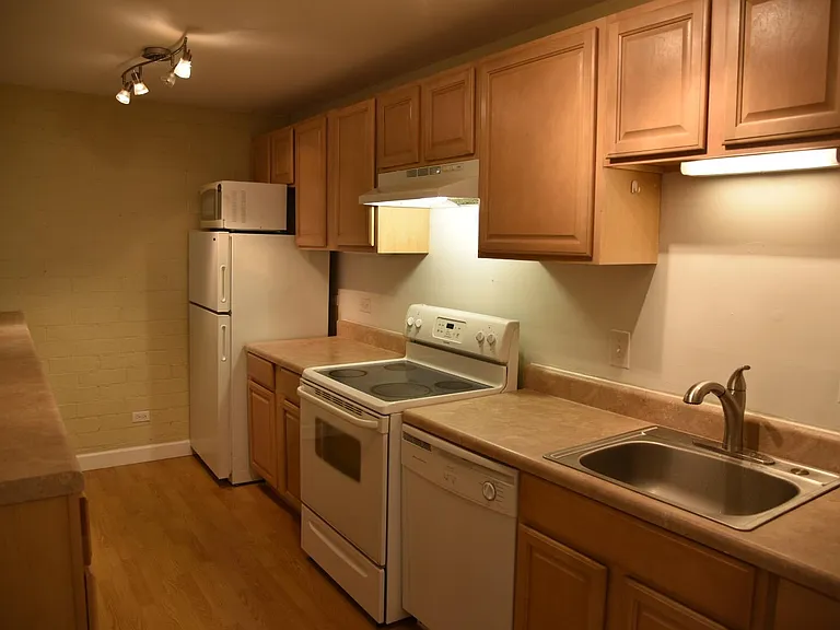 1800 Jefferson Park Ave #8 — Photo 3