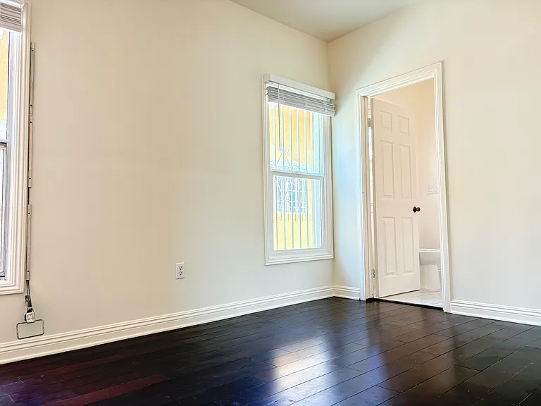 2631 W 17th St — Photo 10