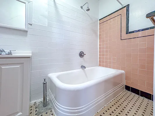 Rented by Gravity Real Estate Advisors | media 7