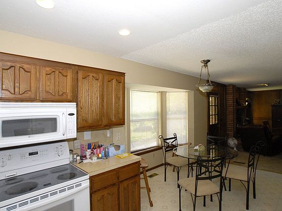 5th image of 24098 E King Ct