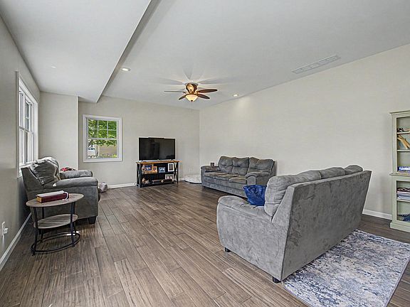 3rd image of 2128 Lancaster Heights Rd