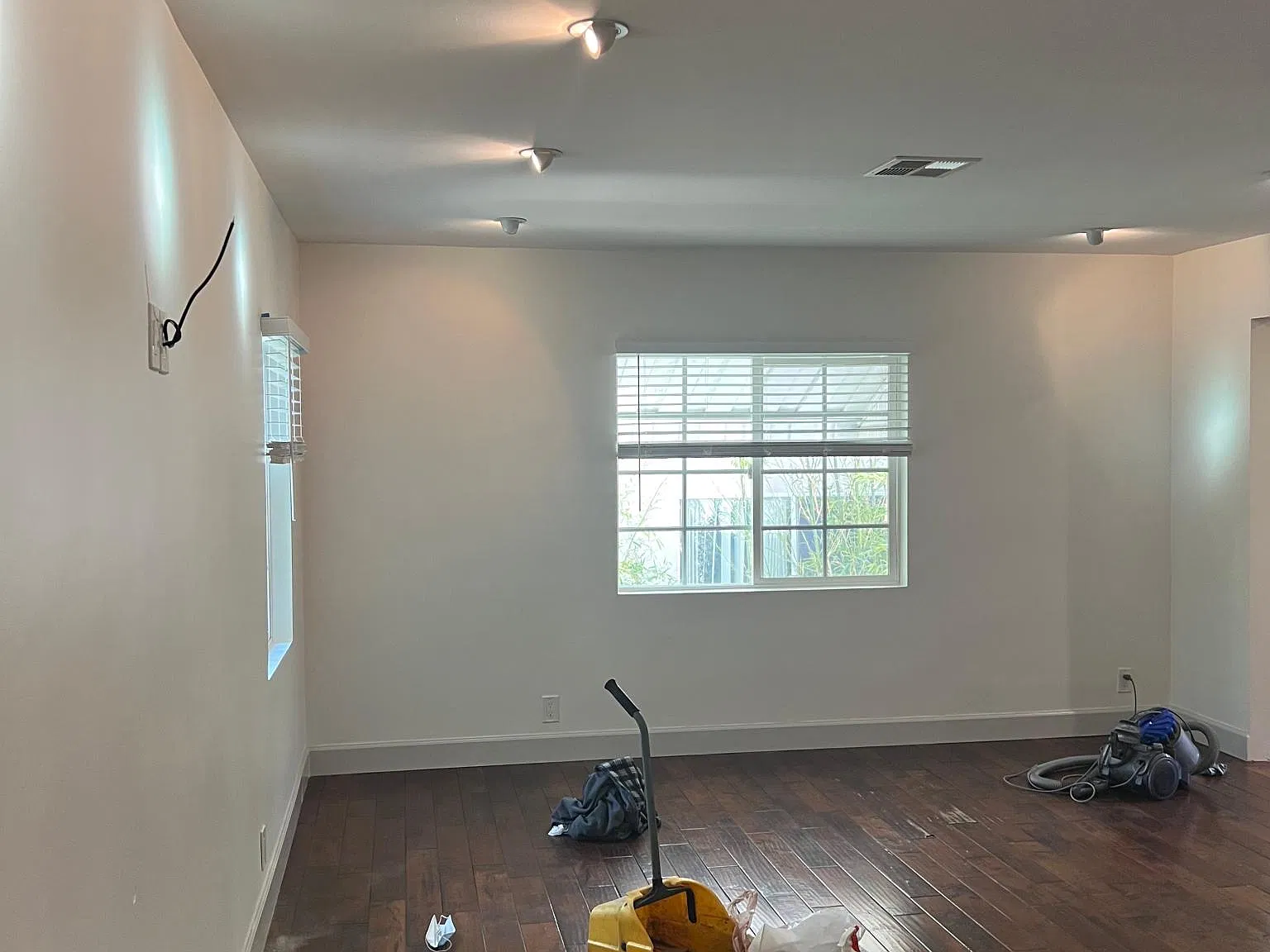 2 bed, 1000 sqft, $3,550 — Photo 3
