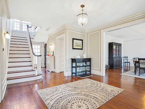 5th image of 191 Charlton Ave