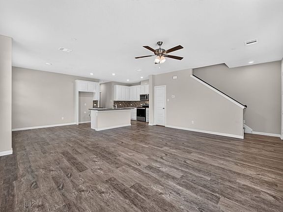 3rd image of 3316 Solana Cir