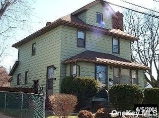 246 Elm Pl, Mineola, NY 11501