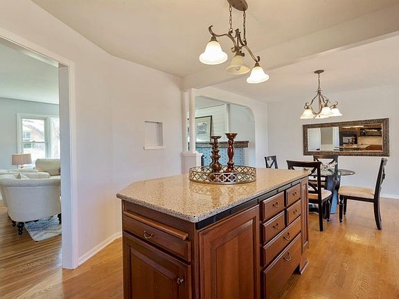 Kitchen center island