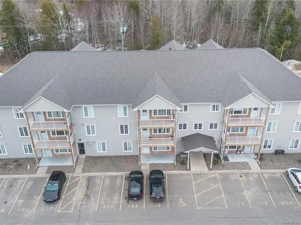 170 Valcour Dr #105, Fredericton, NB E3C 0C9