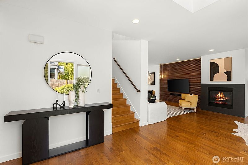 3rd image of 10718 15th Avenue NE