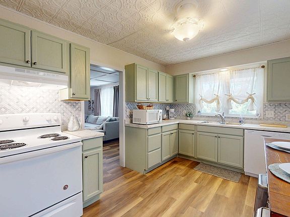 5th image of 820 W 20th St