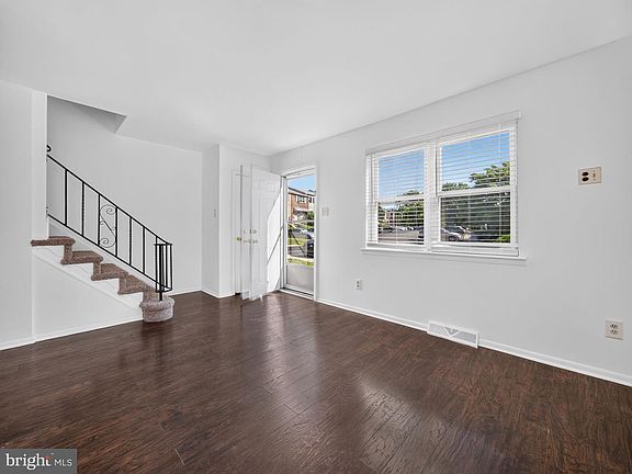 5th image of 1098 Bayless Pl